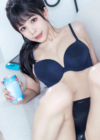 男朋友手伸进胸罩里摸视频_高清在线观看电视